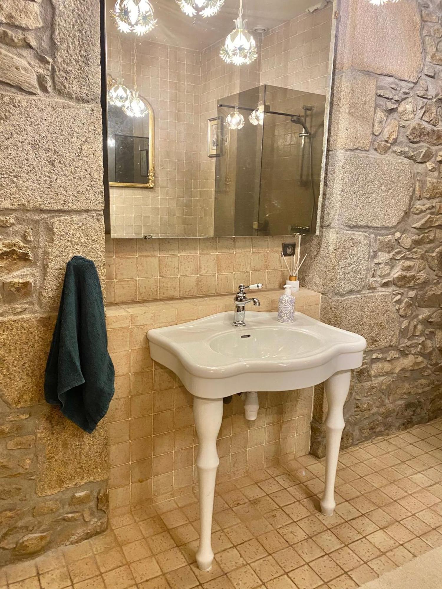L'Hotel De Herce Chambre D'Hote Mayenne Ruang foto