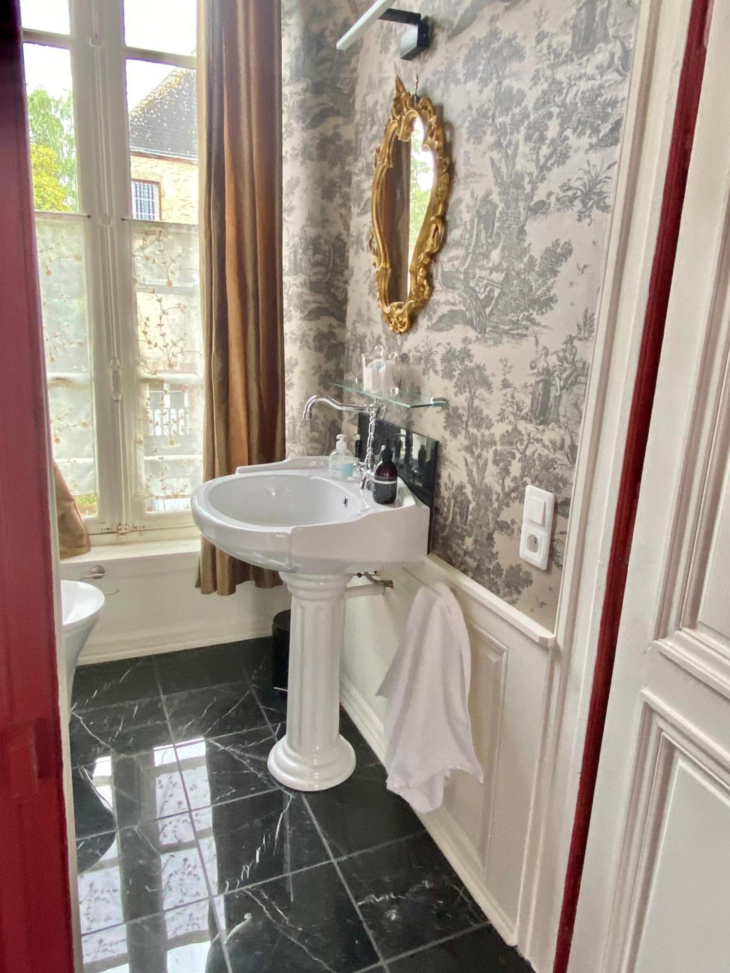 L'Hotel De Herce Chambre D'Hote Mayenne Bagian luar foto